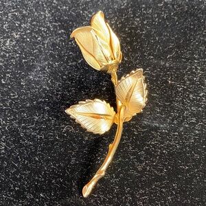 Gold Floral Rose Bud Brooch – Elegant Gold-Tone Women's Jewelry
